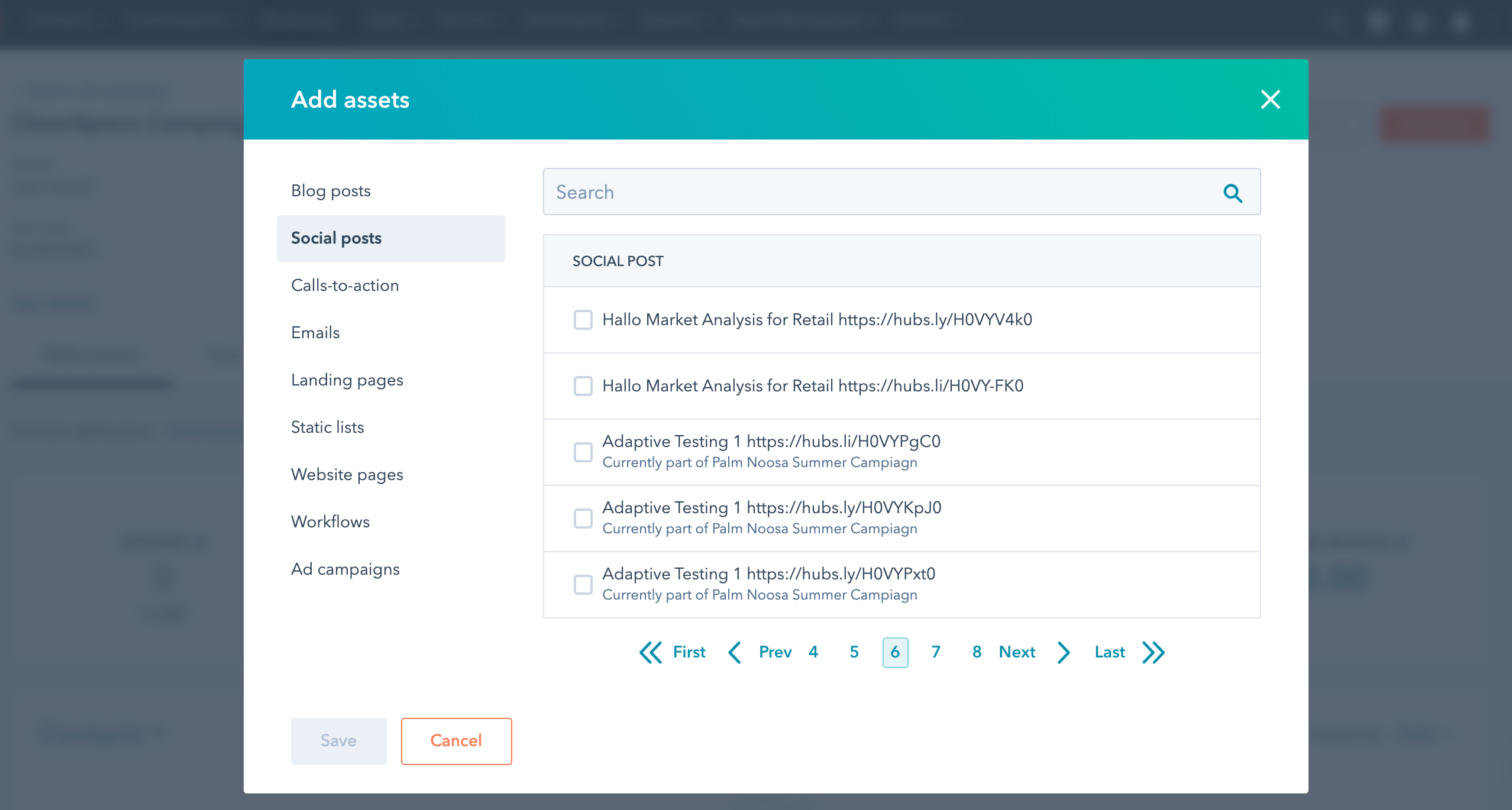 Vue HubSpot montrant comment ajouter des publications sociales à une campagne